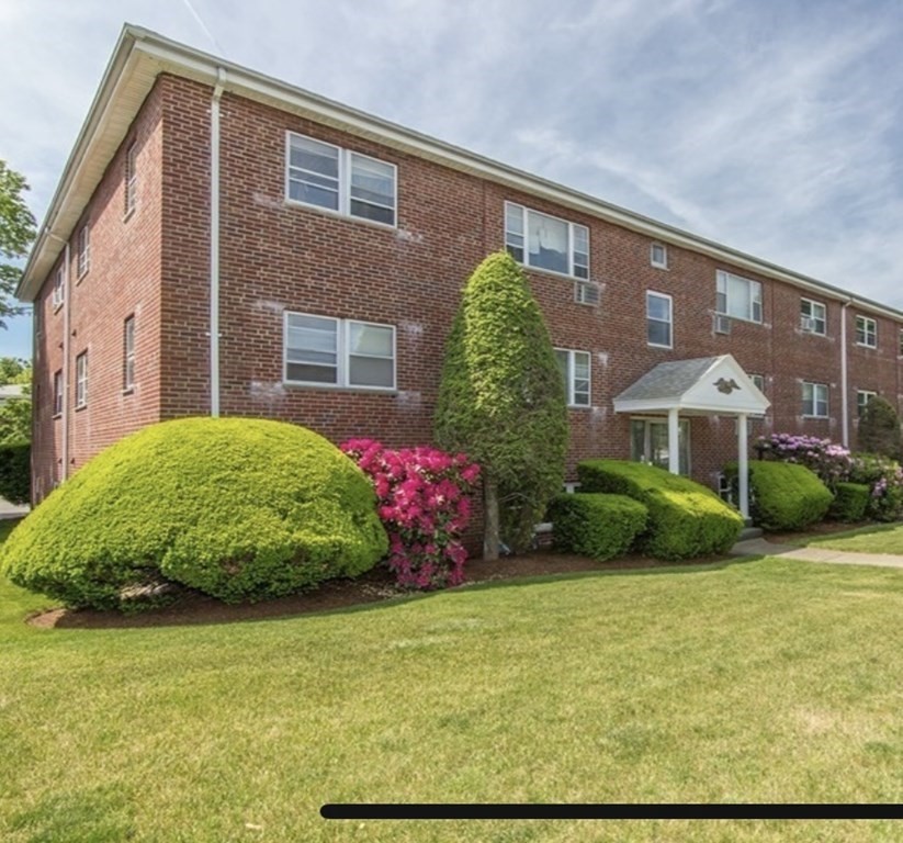 366 Elliot Street, Unit 9 Newton, MA 02464 - Photo 9 of 10