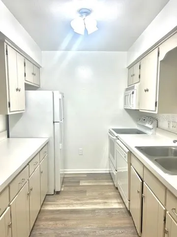 $1,200 | 5507 Fountain Lake Circle, Unit B205, Bradenton, FL 34207