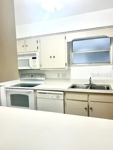 $1,200 | 5507 Fountain Lake Circle, Unit B205, Bradenton, FL 34207