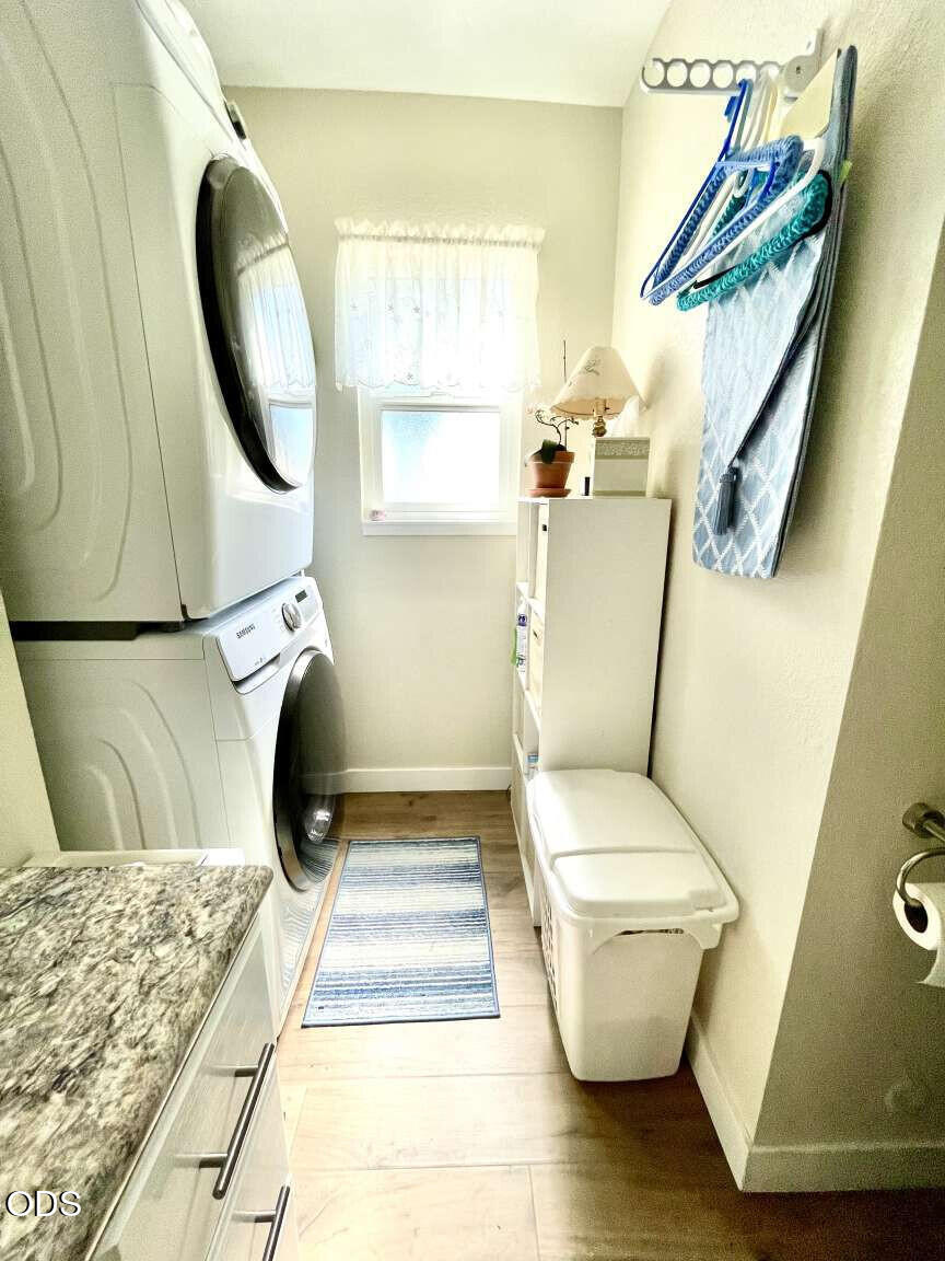 6085 Adams Road Talent, OR 97540 - Photo 31 of 40 a bathroom with a toilet and a bathtub