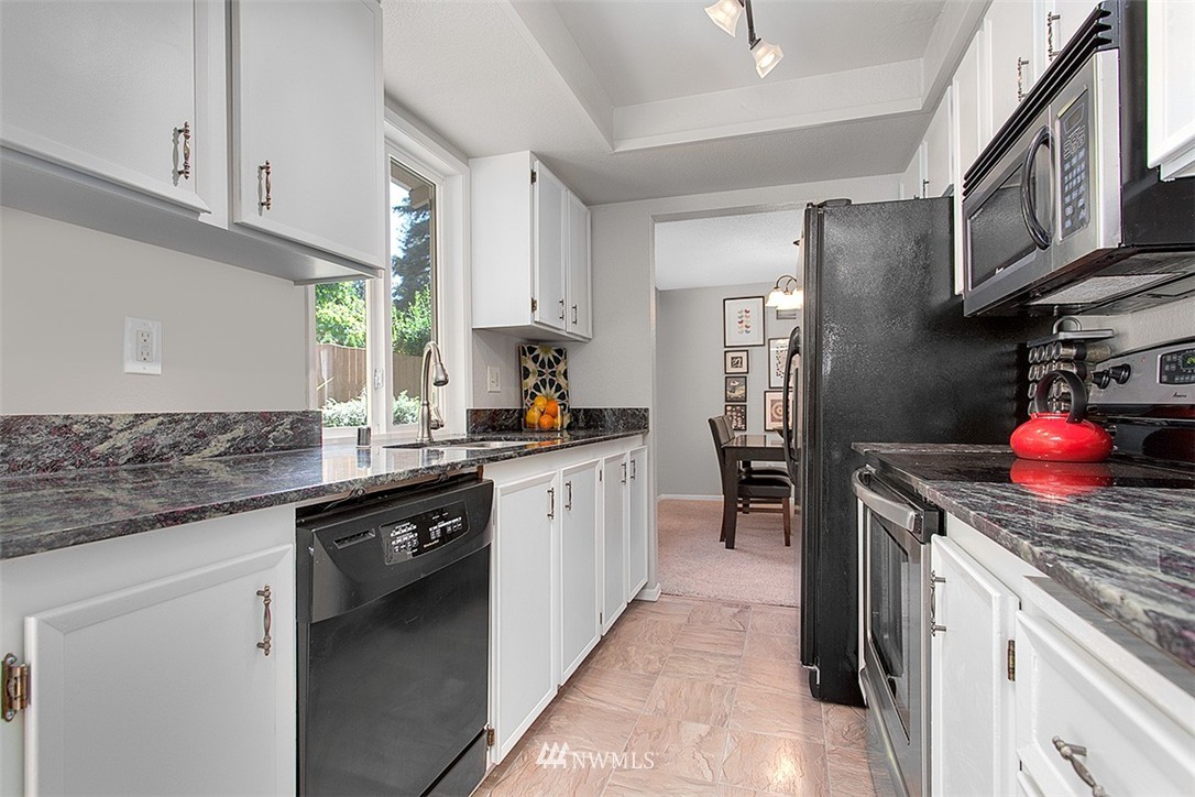 17331 20th Drive Southeast Bothell, WA 98012 - Photo 4 of 17 Gallery Image 4