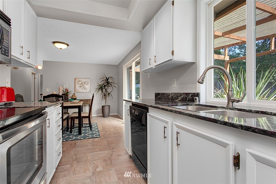 17331 20th Drive Southeast Bothell, WA 98012 - Photo 5 of 17 Gallery Image 5