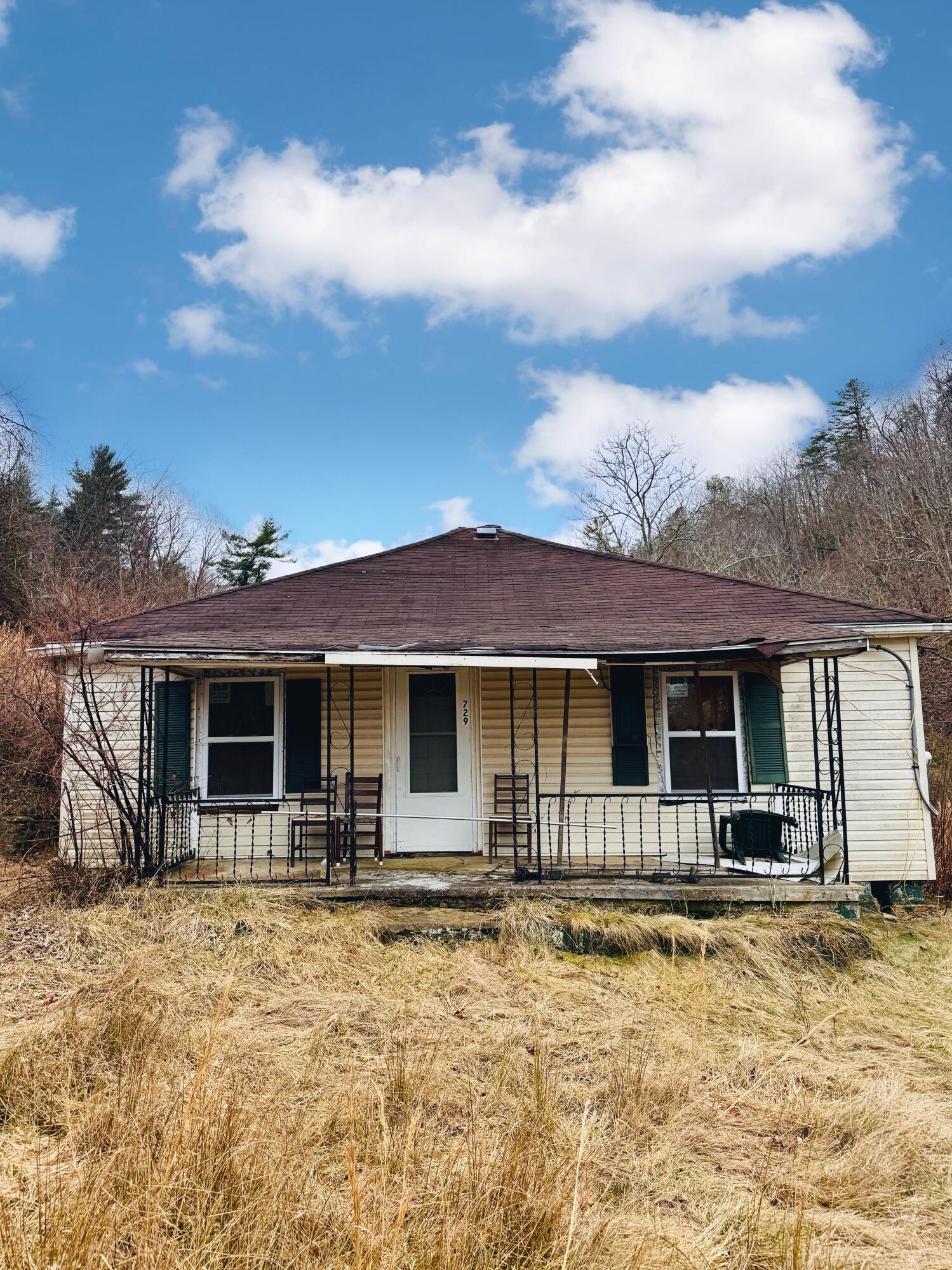 729 Valley Road Pulaski, VA 24301 - Photo 2 of 5 EA1489A6-BD14-443F-A7D2-749C3ABFBC96