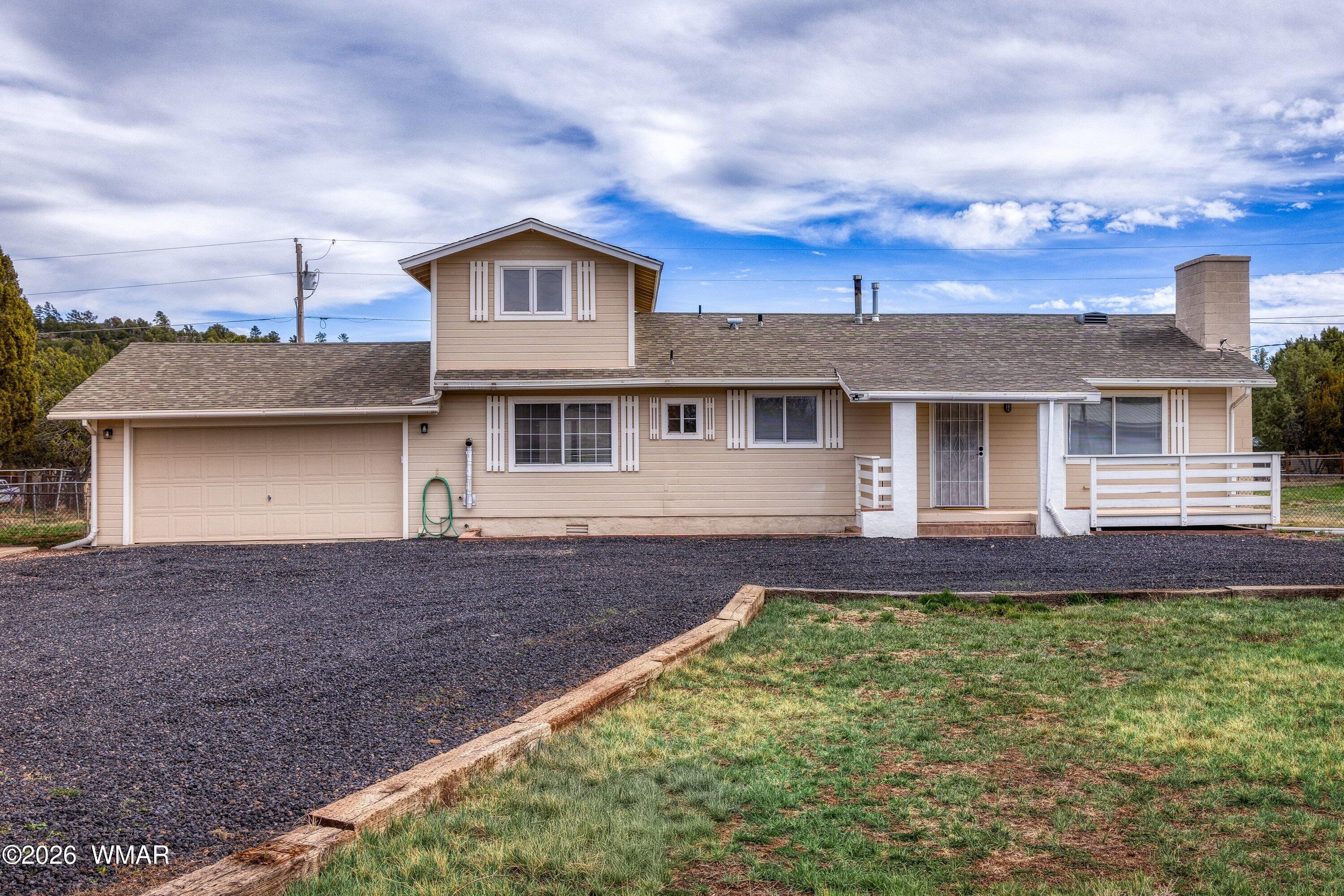 1075 Rim View Drive Show Low, AZ 85901 - Photo 2 of 22 Front View