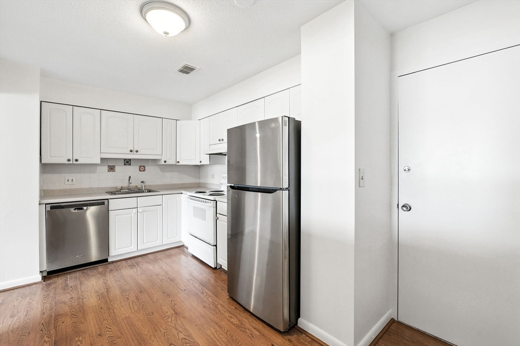 1006 Paradise Road, Unit 1H Swampscott, MA 01907 - Photo 31 of 42 Gallery Image 31
