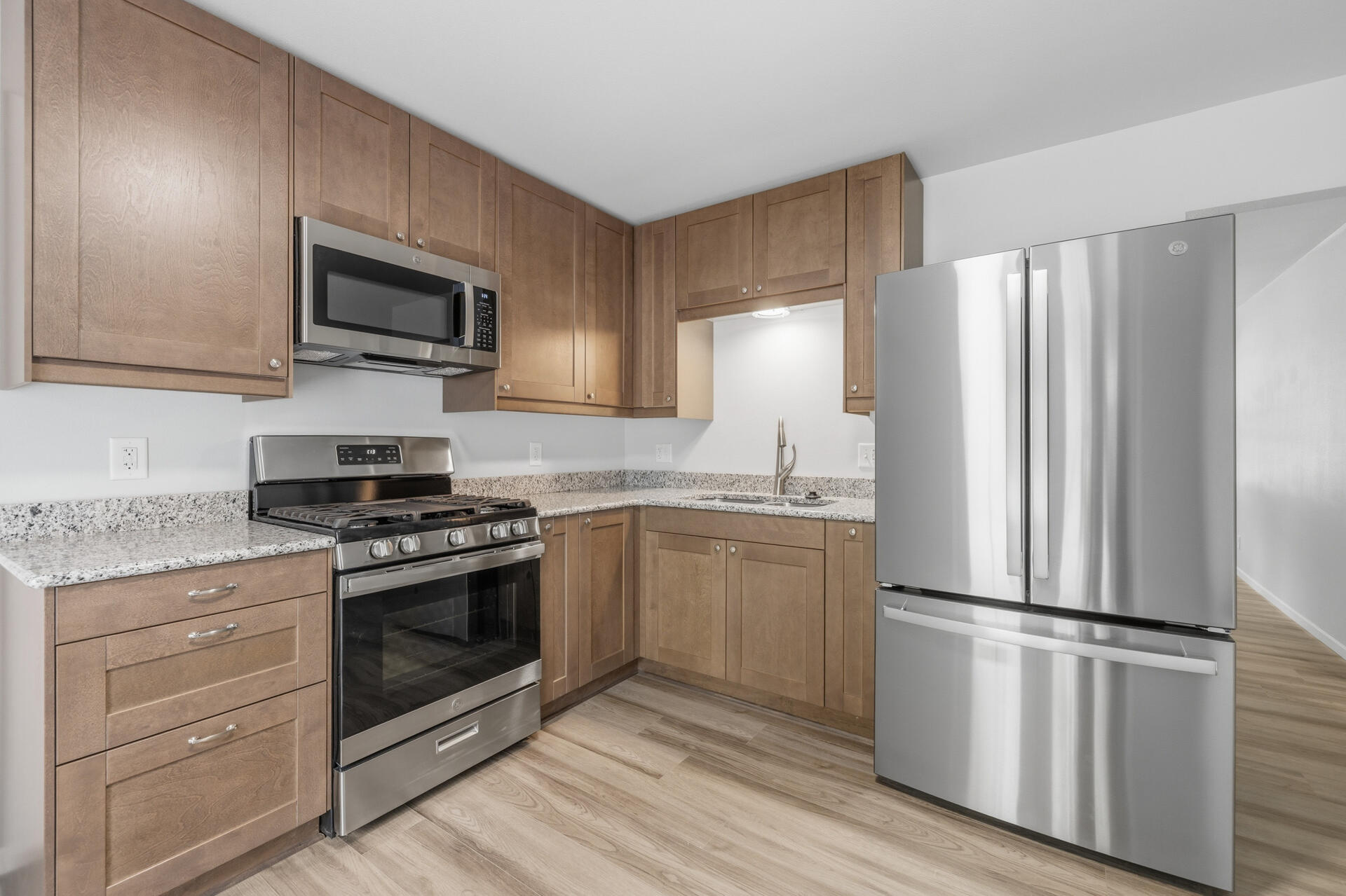 513 Bender Road, Unit 515 West Bend, WI 53090 - Photo 7 of 29 515 KITCHEN