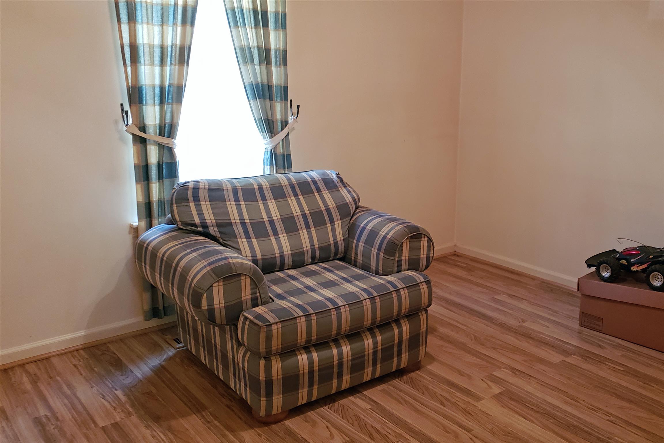 3267 Friendship Road Cross Plains, TN 37049 - Photo 5 of 15 a bedroom with furniture and wooden floor