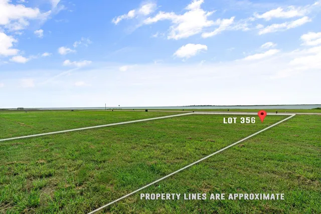 a view of a field with an empty space
