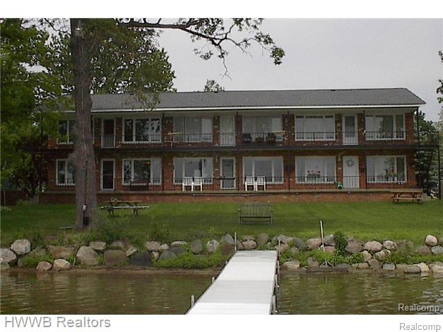 5375 Cooley Lake Road, Unit 5 Waterford, MI 48327 - Photo 1 of 8 Cooley Lake.jpg