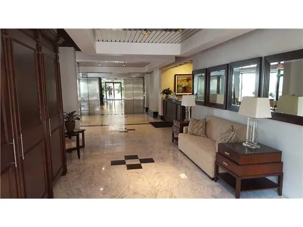 $3,350 | 1021 Hillsboro Mile, Unit 204, Hillsboro Beach, FL 33064