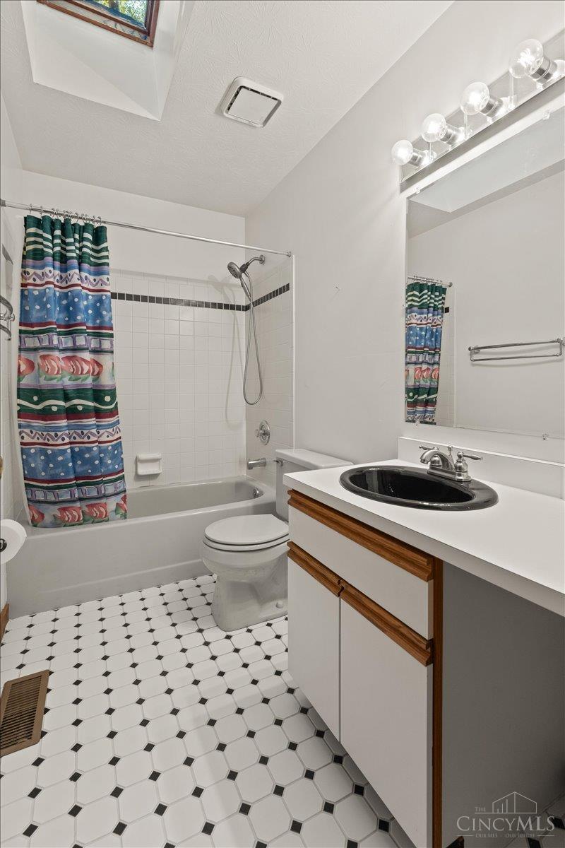 3505 Holly Ridge Cincinnati, OH 45245 - Photo 14 of 30