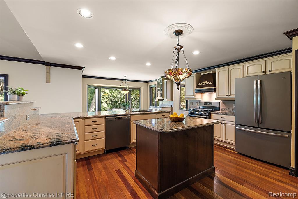 817 Stag Ridge Road Rochester Hills, MI 48309 - Photo 25 of 80