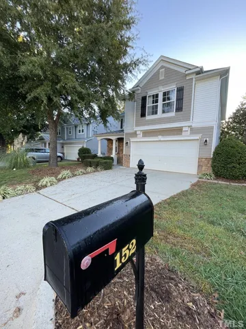 a view of a house with backyard