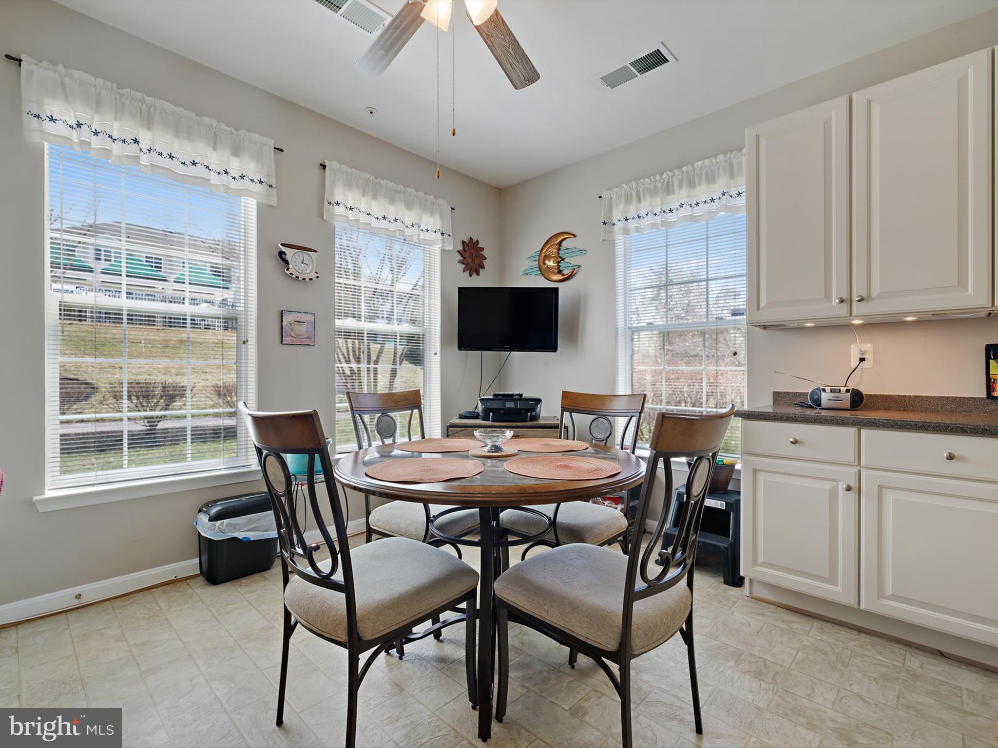 8601 Roaming Ridge Way, Unit 106 Odenton, MD 21113 - Photo 19 of 47 Kitchen table space