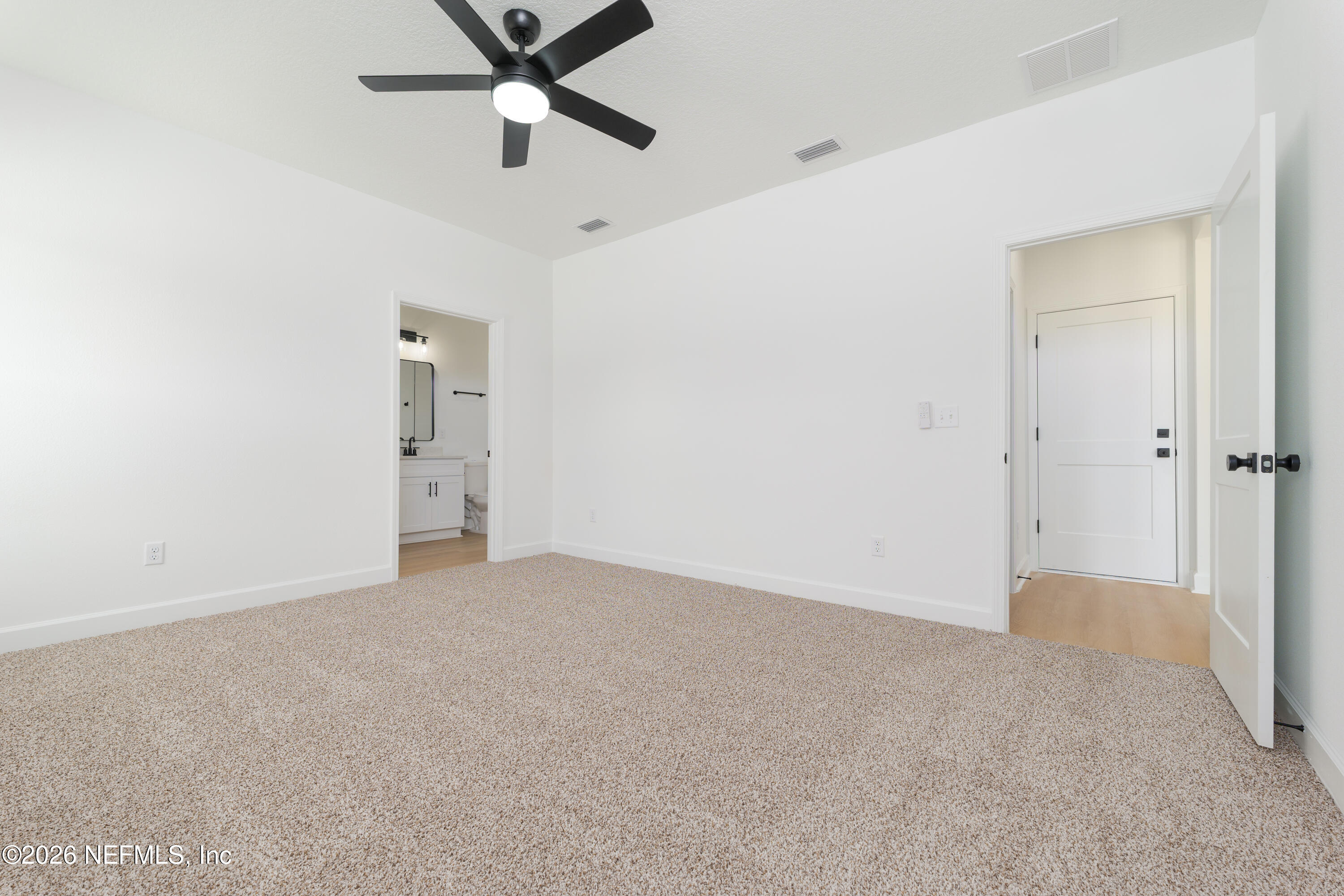 5573 Oregon Trail Middleburg, FL 32068 - Photo 18 of 26 an empty room with closet and a ceiling fan