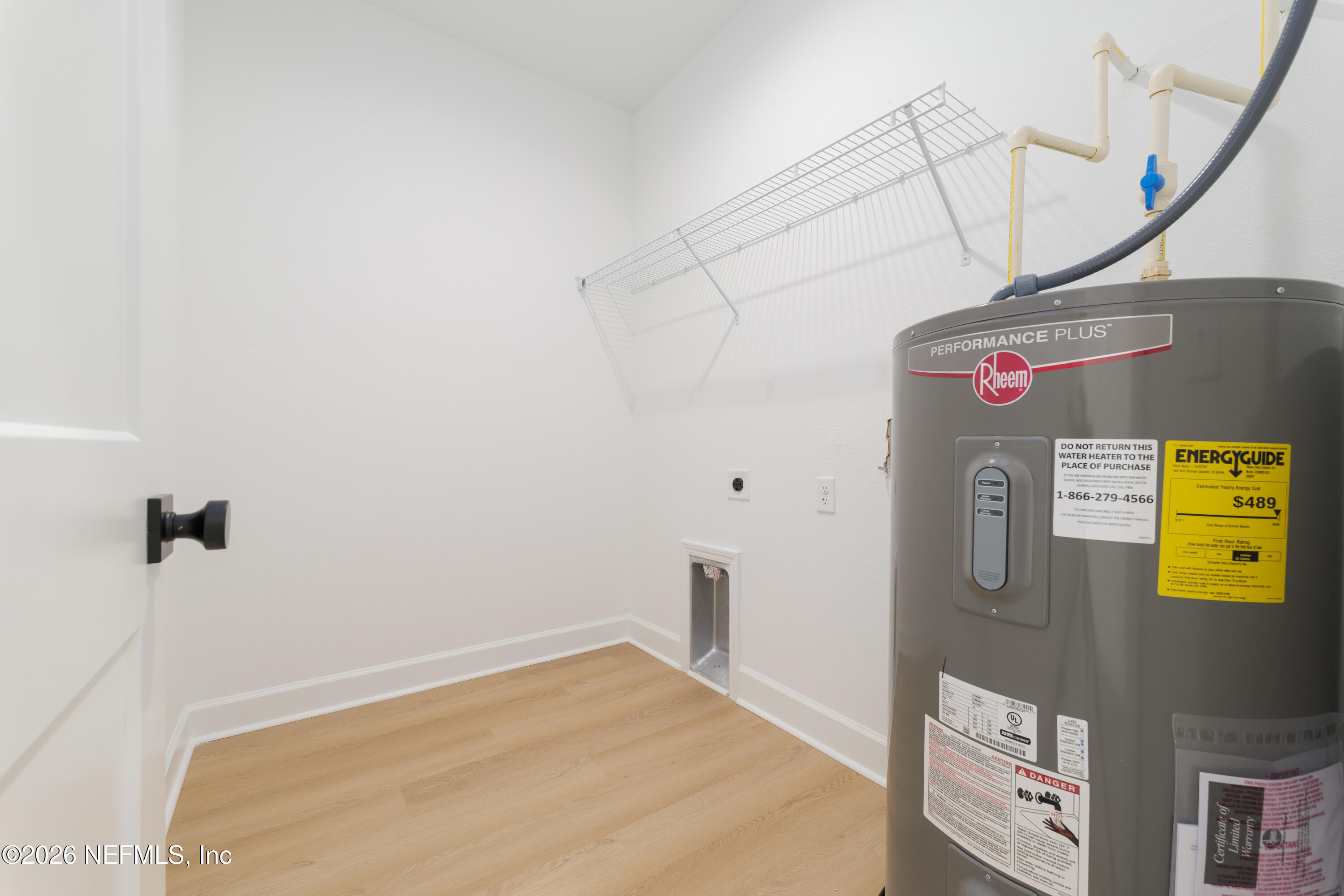 5573 Oregon Trail Middleburg, FL 32068 - Photo 22 of 26 a utility room with dryer and washer