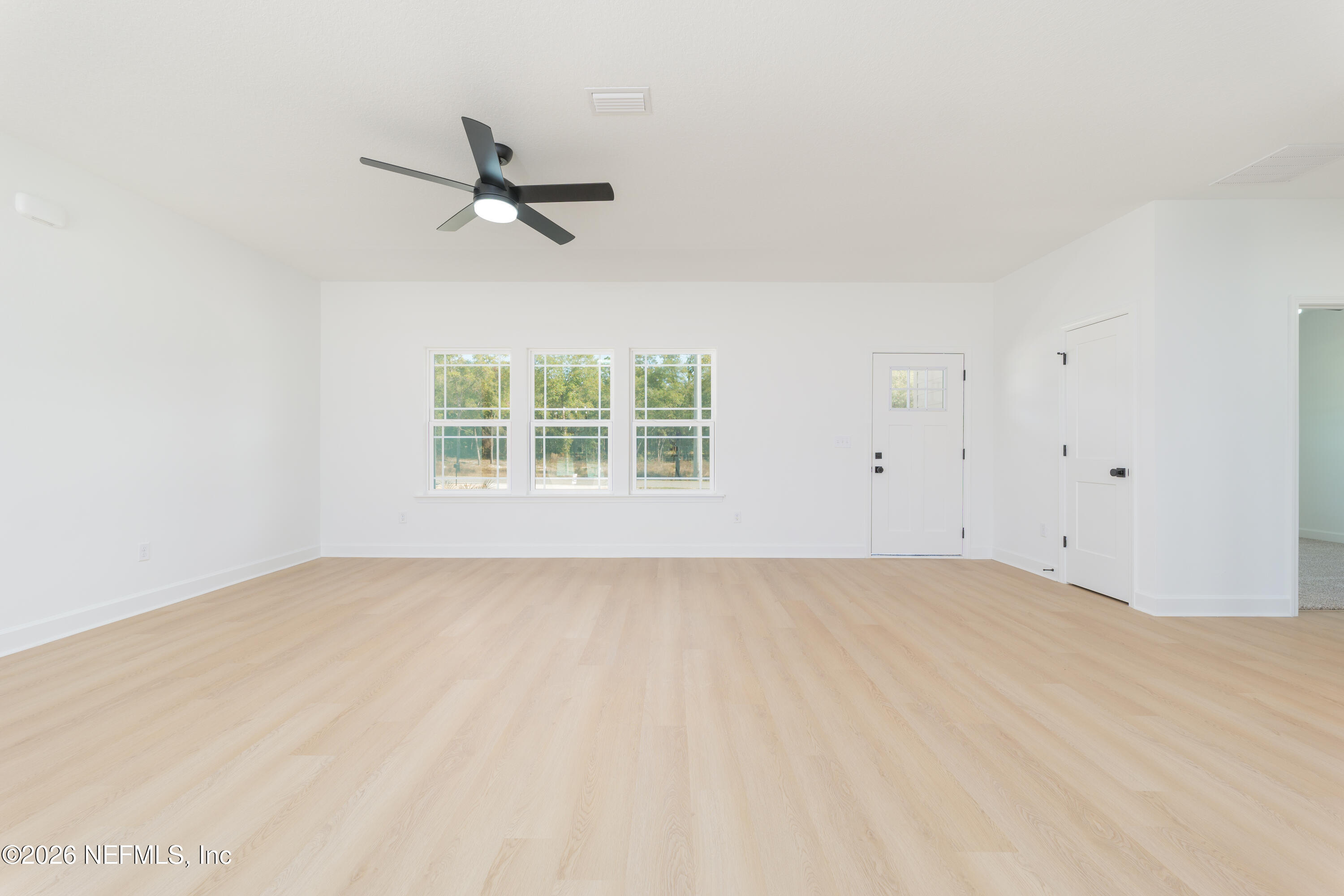 5573 Oregon Trail Middleburg, FL 32068 - Photo 9 of 26 an empty room with a window and ceiling fan