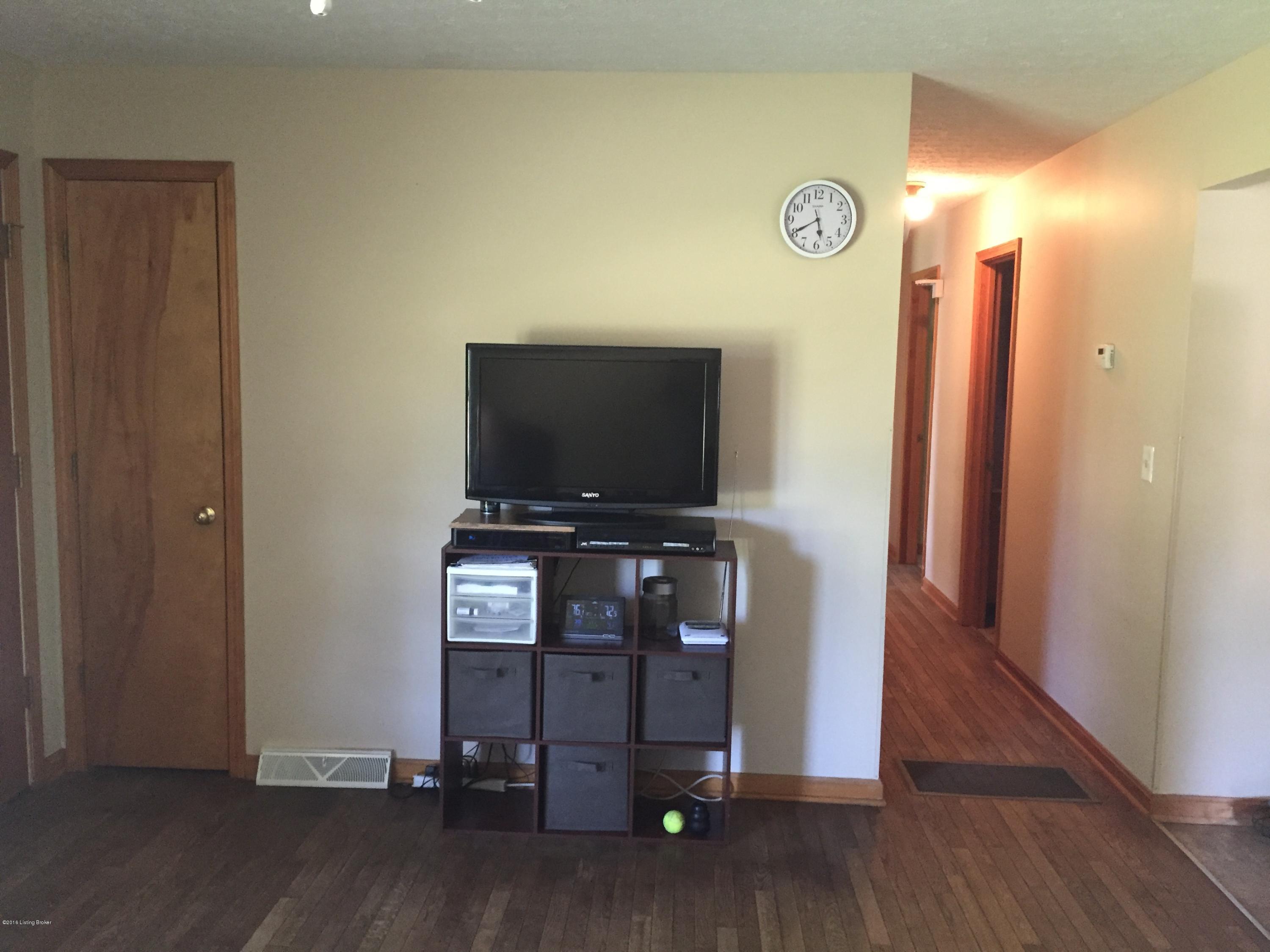 1600 Fairground Road Brandenburg, KY 40108 - Photo 28 of 35 Living Room