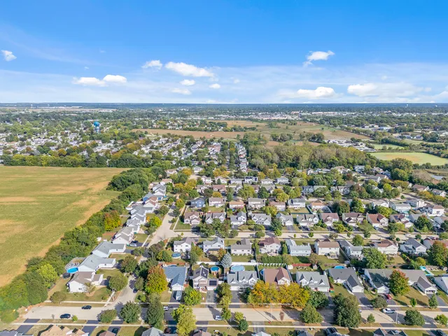 $317,900 | 1810 Foxfield Drive, Joliet, IL 60435