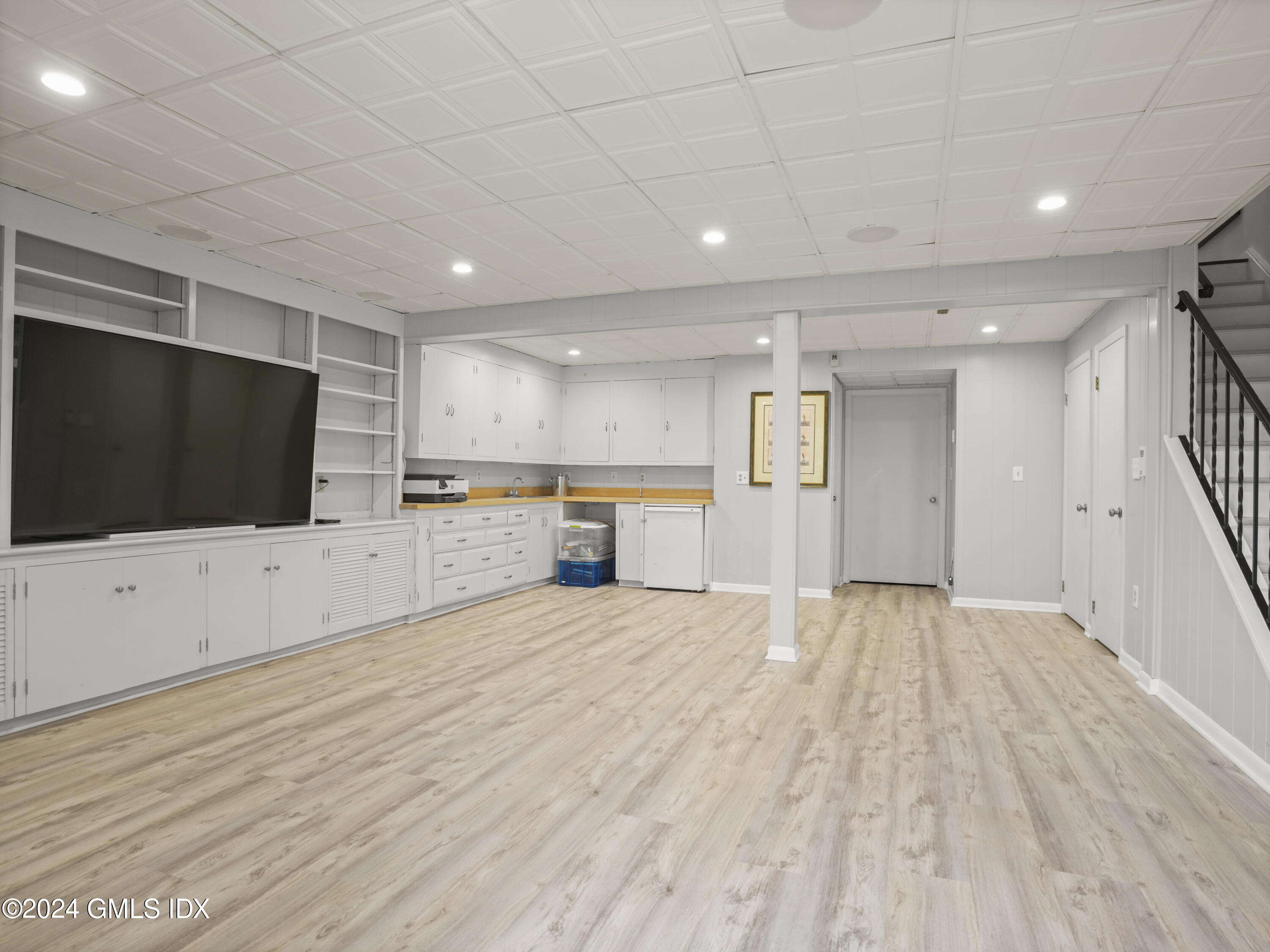 102 Silo Circle, Unit 102 Riverside, CT 06878 - Photo 16 of 22 a view of empty room with wooden floor and windows