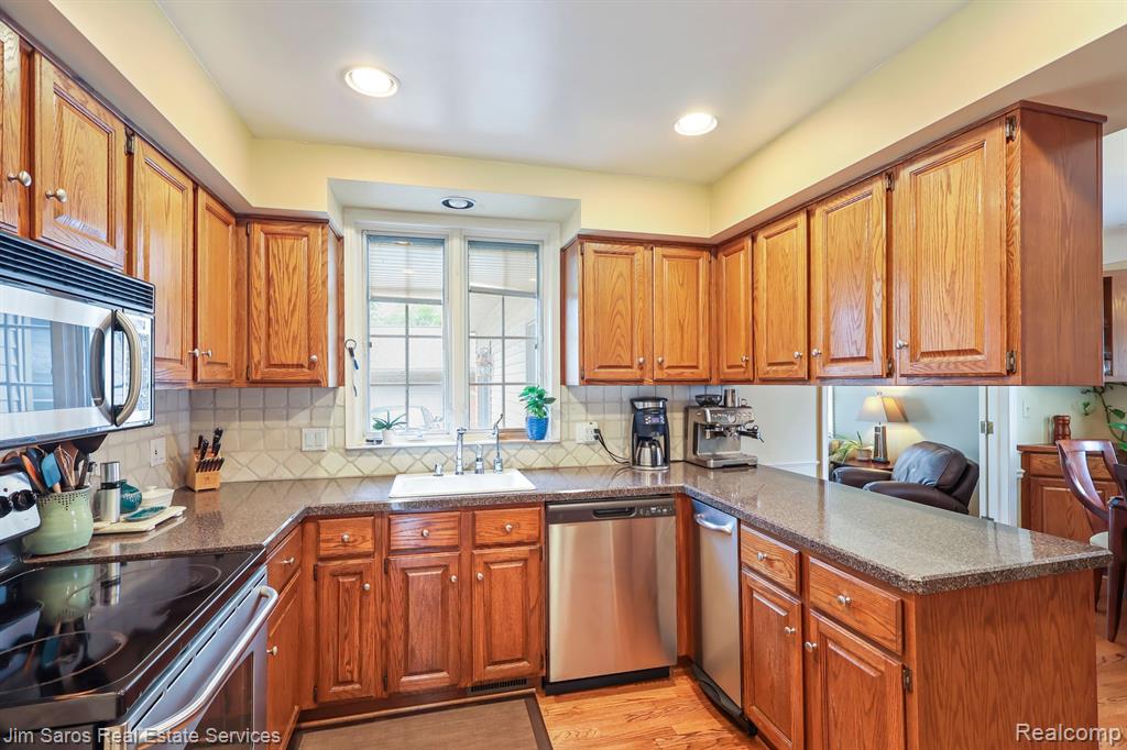 1234 Hampton Road Grosse Pointe Woods, MI 48236 - Photo 8 of 24