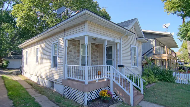 $230,000 | 1512 South State Street, St. Joseph, MI 49085