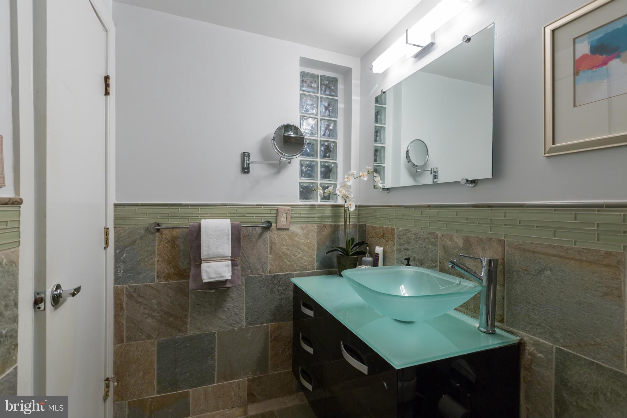 1727 R Street Northwest, Unit 102 Washington, DC 20009 - Photo 24 of 25 Second Full Bath