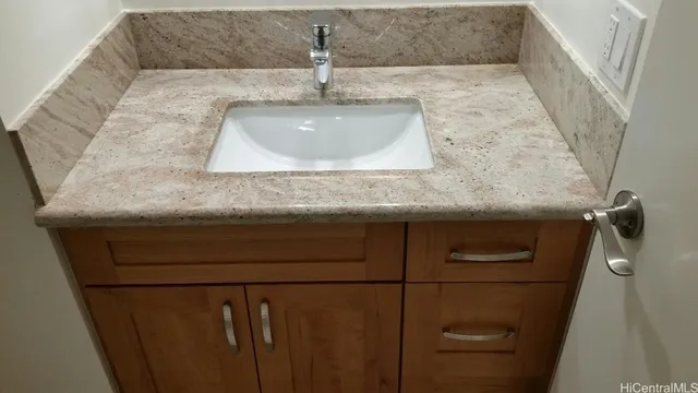 $1,900 | 445 Seaside Avenue, Unit 3109, Honolulu, HI 96815