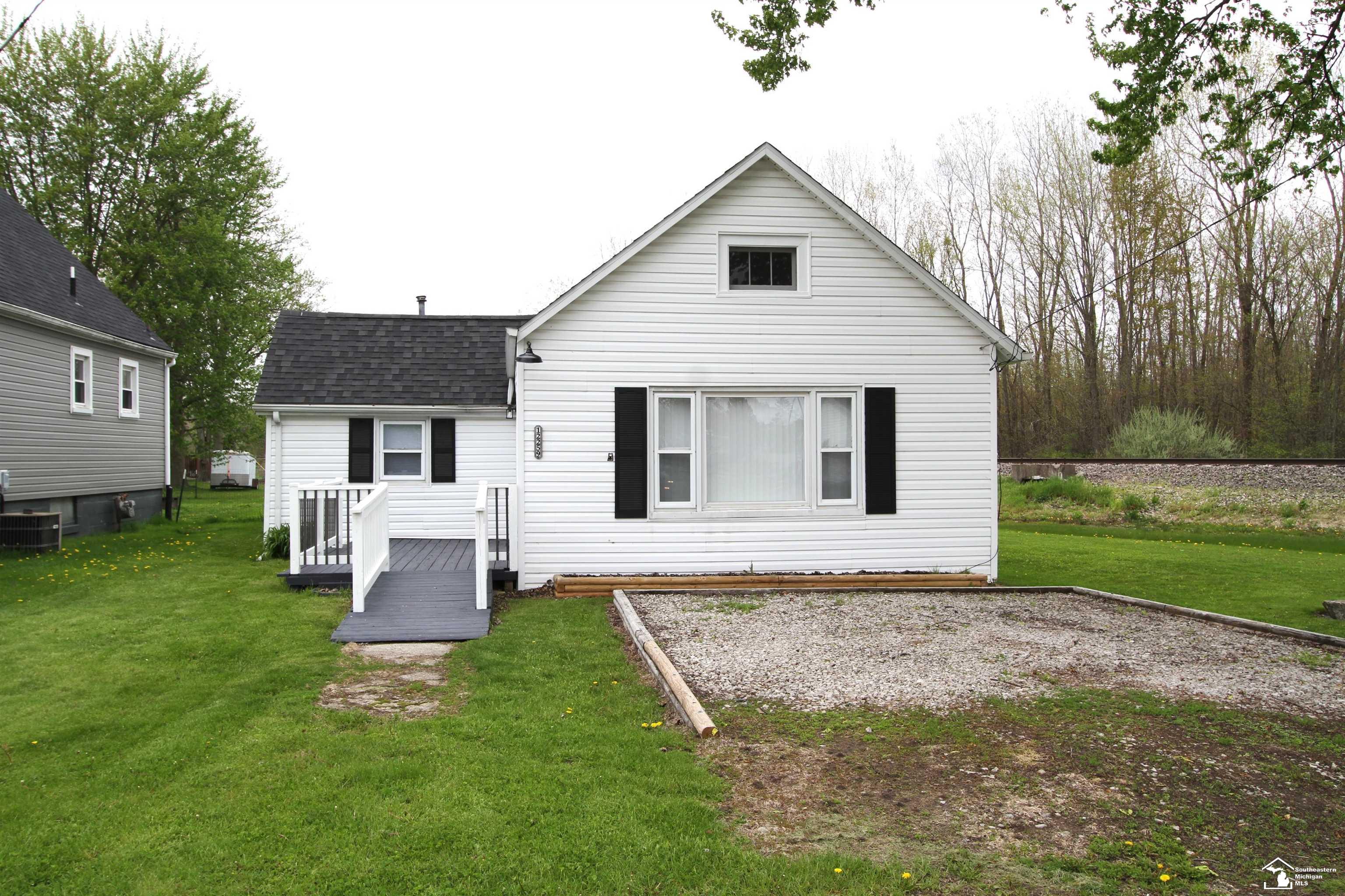 12259 Eldora Street Carleton, MI 48117 - Photo 1 of 24