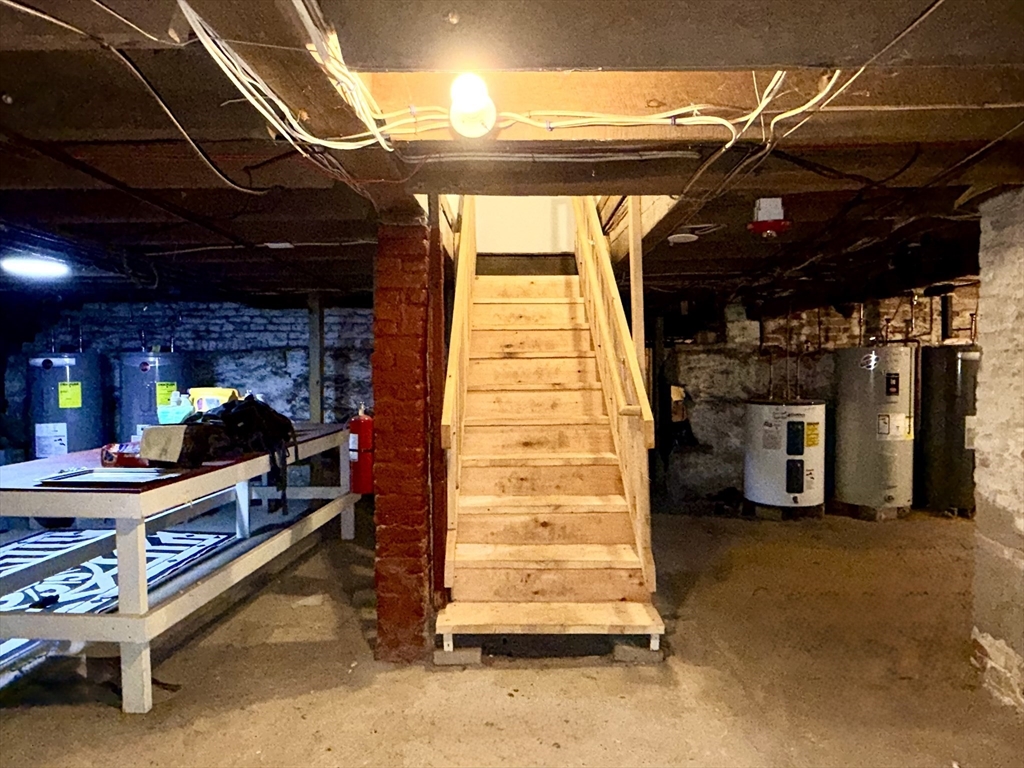 17 Adams Street Easthampton, MA 01027 - Photo 16 of 24