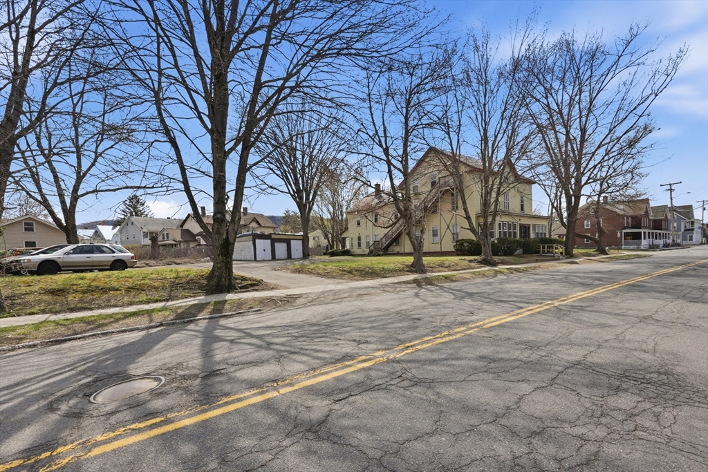 17 Adams Street Easthampton, MA 01027 - Photo 24 of 24