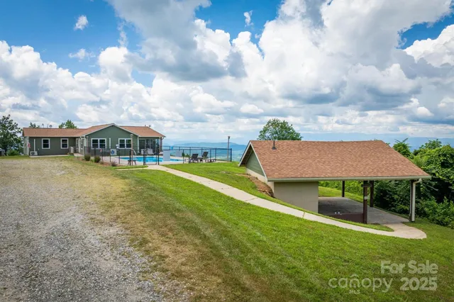 a view of house with front yard