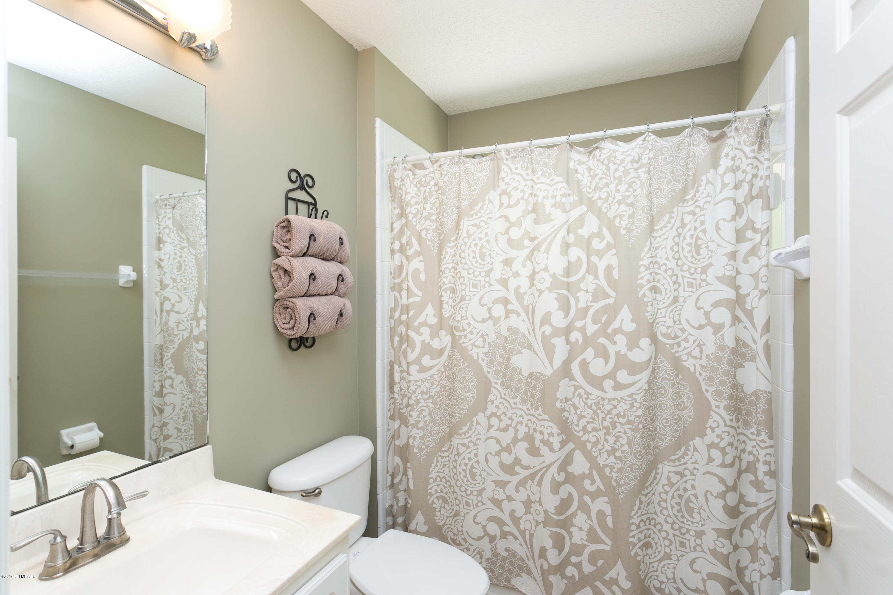8072 Timbermill Road Jacksonville, FL 32256 - Photo 19 of 32 018_Bathroom