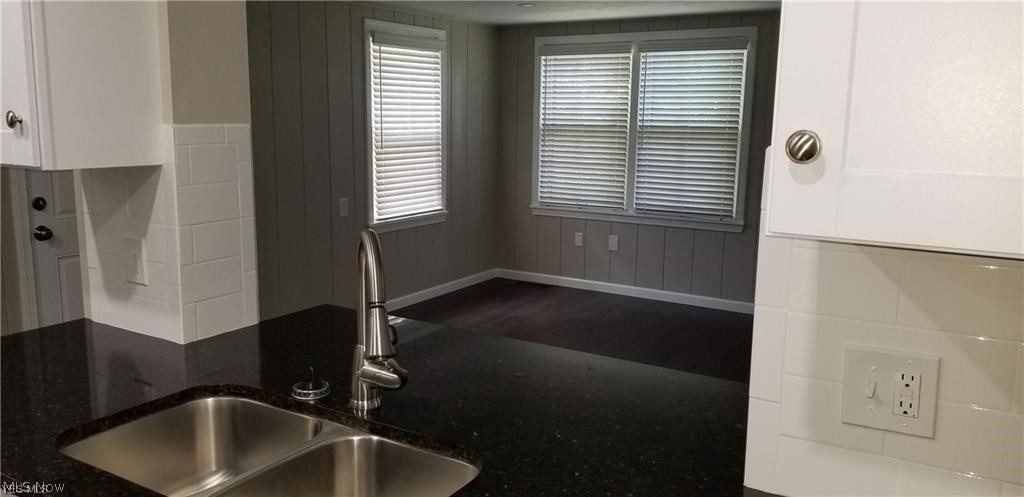 4303 Elmwood Road Cleveland, OH 44121 - Photo 11 of 35