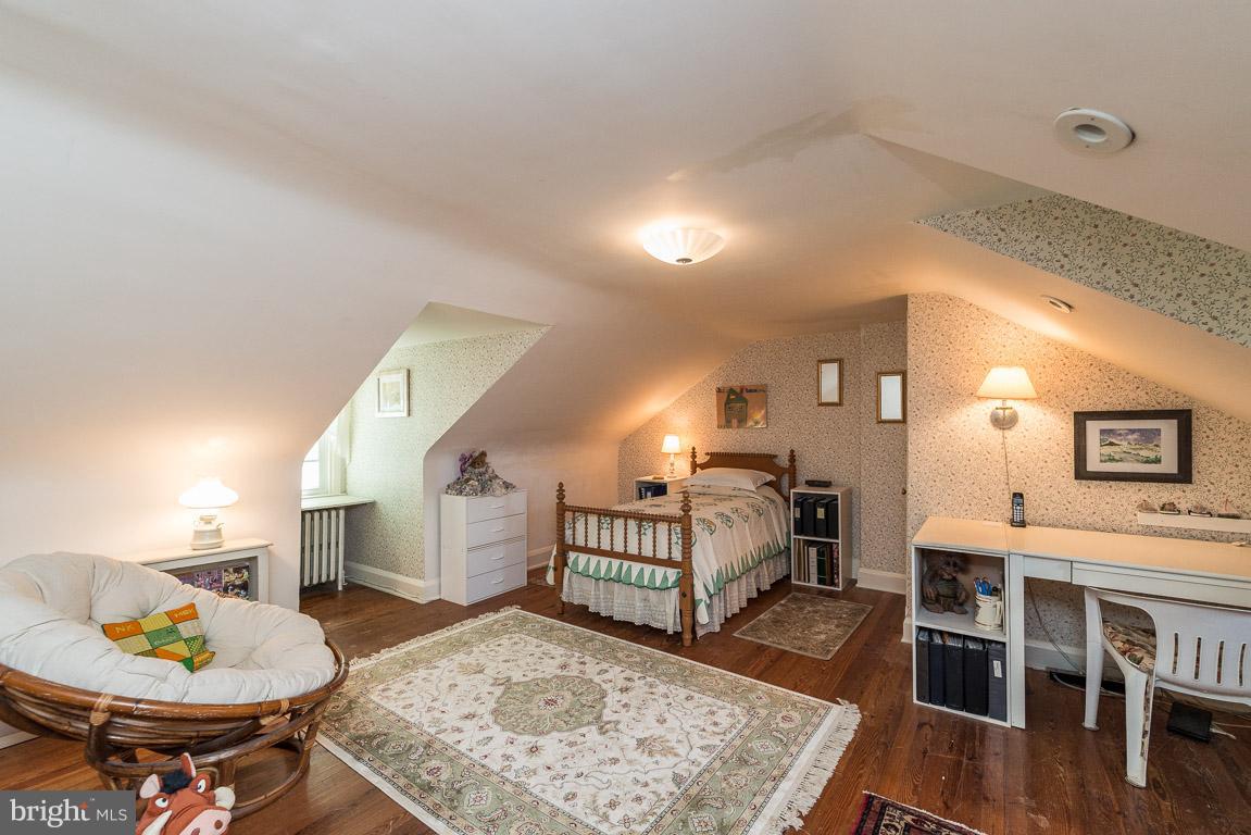 312 Murdock Road Baltimore, MD 21212 - Photo 19 of 28 third floor bedroom