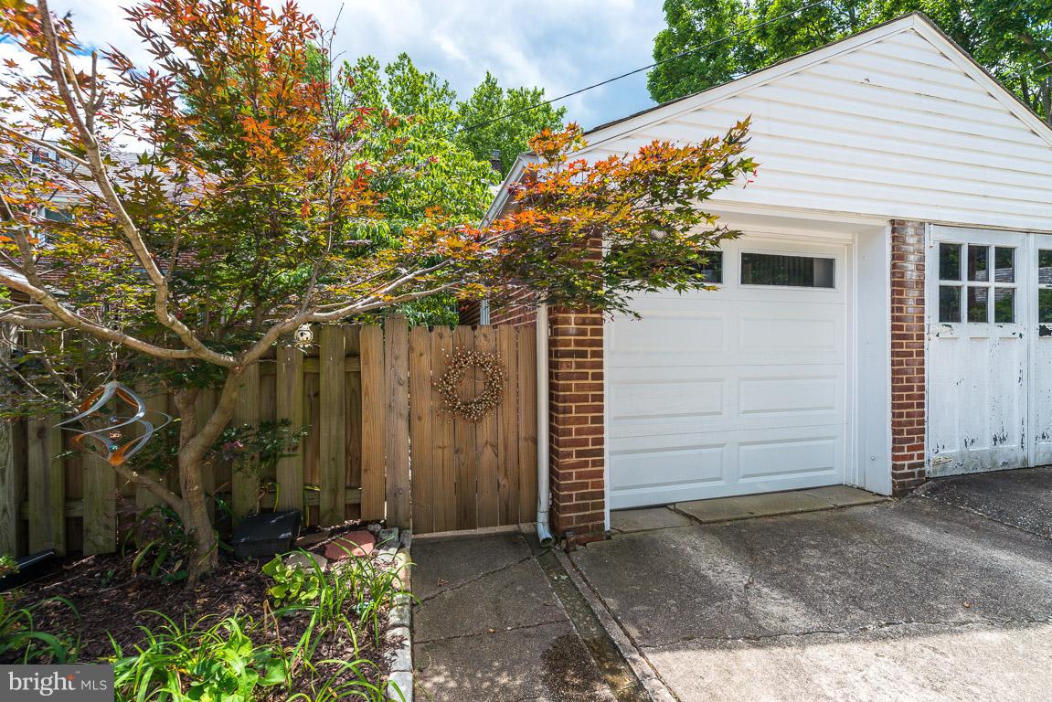 312 Murdock Road Baltimore, MD 21212 - Photo 28 of 28 One car garage with opener