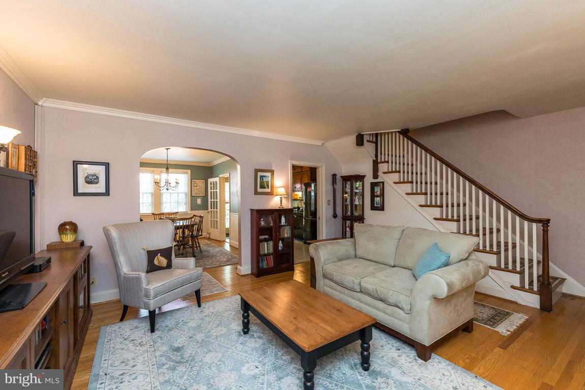 312 Murdock Road Baltimore, MD 21212 - Photo 4 of 28 Living Room