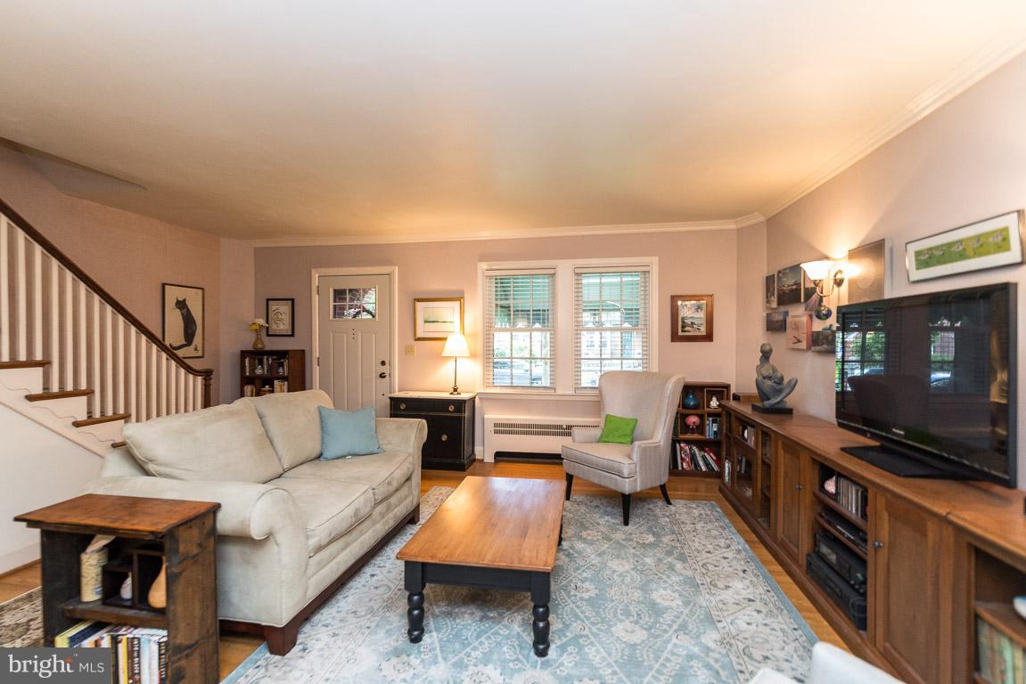 312 Murdock Road Baltimore, MD 21212 - Photo 5 of 28 Living Room