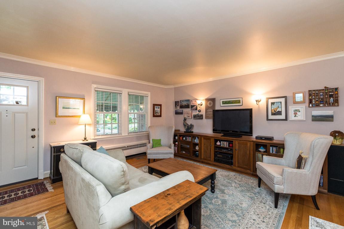 312 Murdock Road Baltimore, MD 21212 - Photo 6 of 28 Living Room
