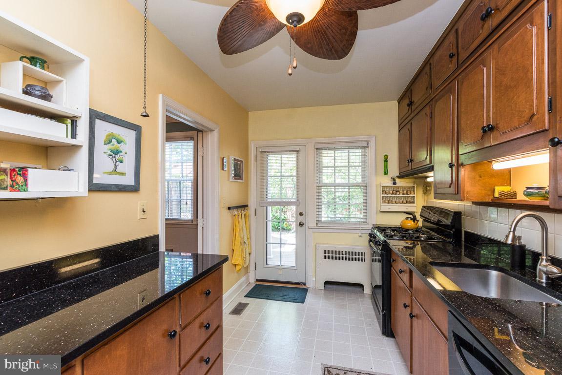 312 Murdock Road Baltimore, MD 21212 - Photo 10 of 28 Kitchen
