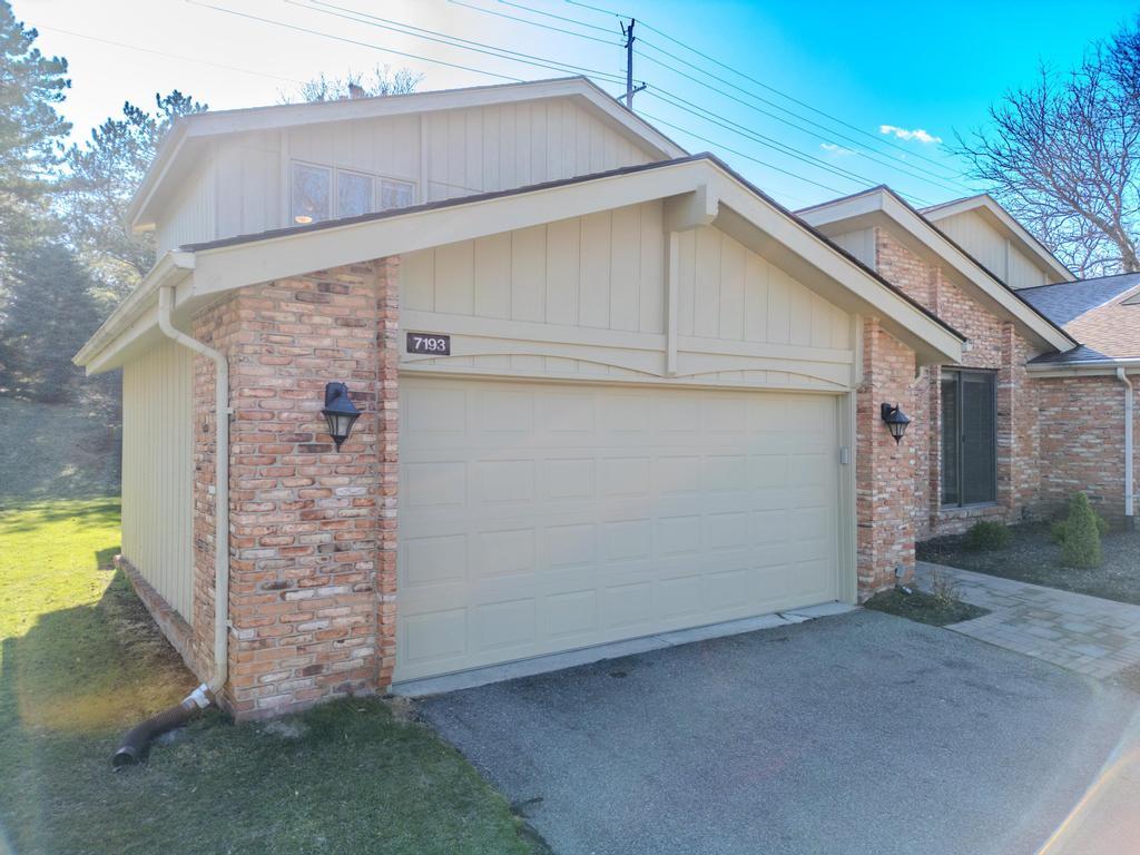 7193 Suncrest Road West Bloomfield, MI 48322 - Photo 2 of 58 DJI_0006