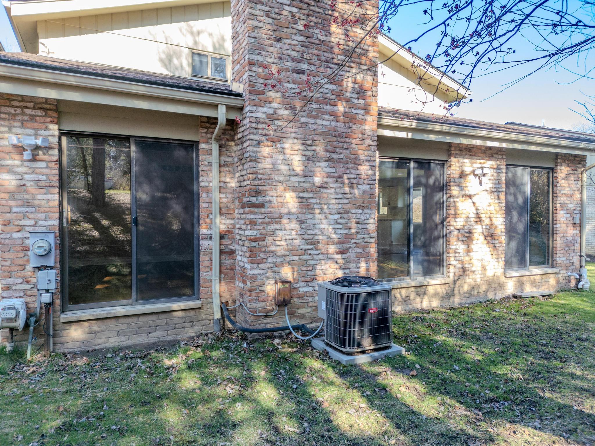 7193 Suncrest Road West Bloomfield, MI 48322 - Photo 9 of 58 DJI_0003