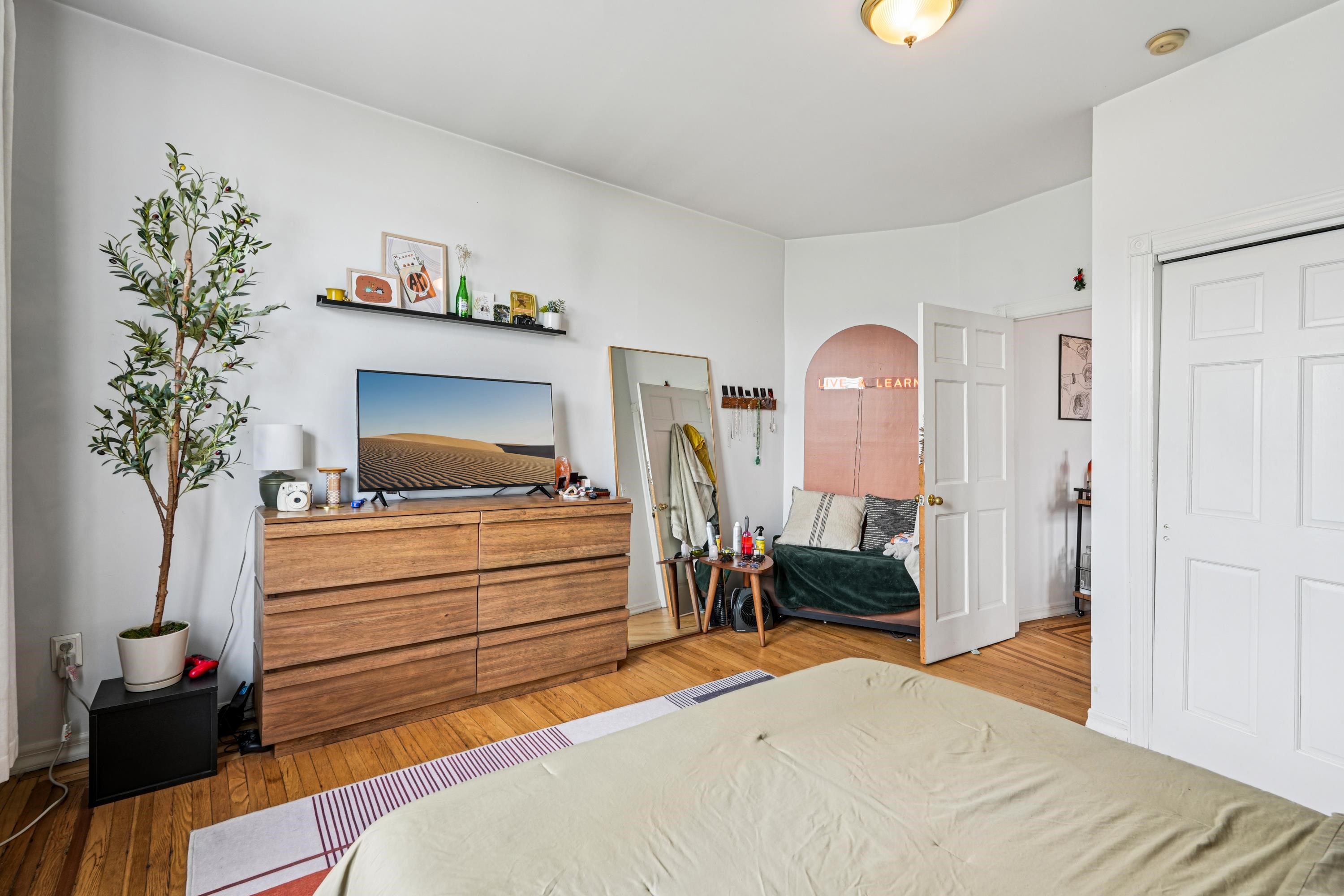 851 Boulevard East, Unit D2 Weehawken, NJ 07086 - Photo 32 of 42 a bedroom with a bed and a potted plant