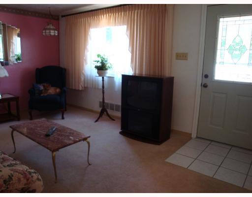 325 Olympic Road Baldwin, PA 15236 - Photo 4 of 10 Living Room.