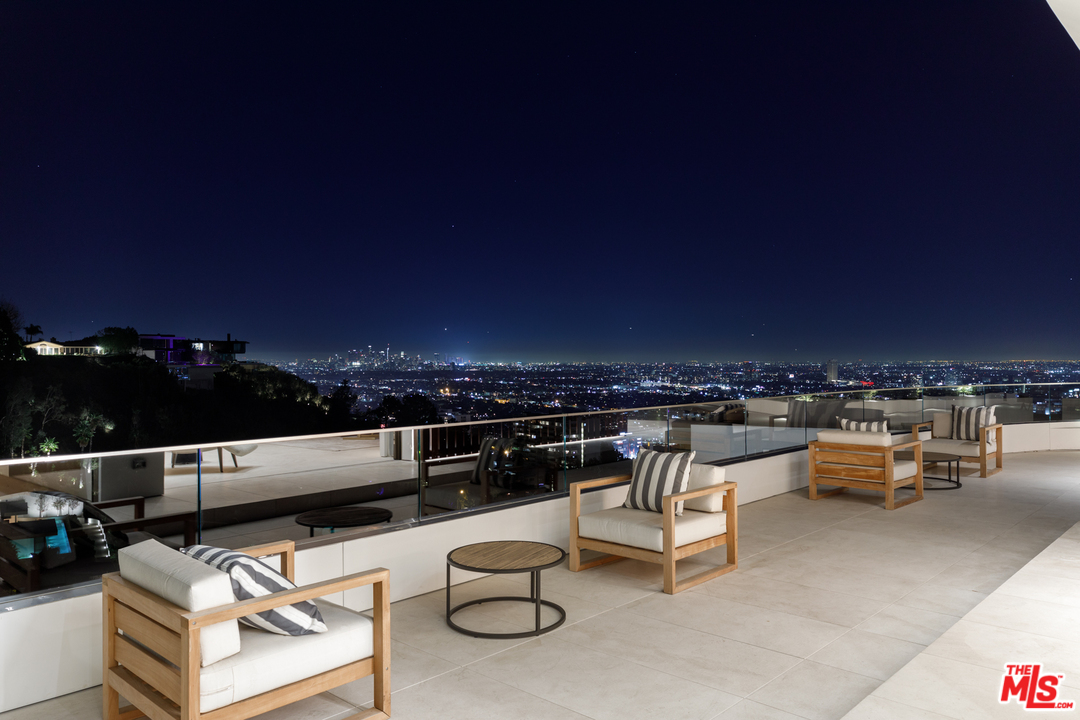 1422 Devlin Drive Los Angeles, CA 90069 - Photo 3 of 3