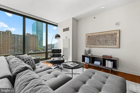 $625,000 | 2101 Market Street, Unit 706, Philadelphia, PA 19103