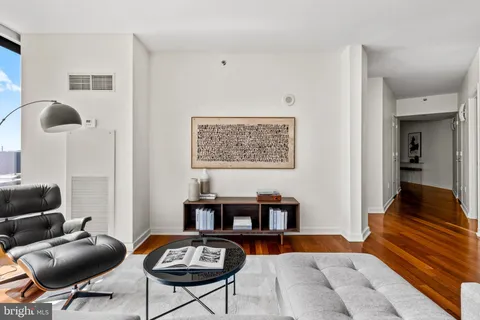 $625,000 | 2101 Market Street, Unit 706, Philadelphia, PA 19103