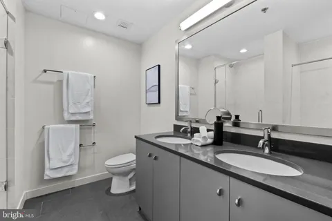 $625,000 | 2101 Market Street, Unit 706, Philadelphia, PA 19103