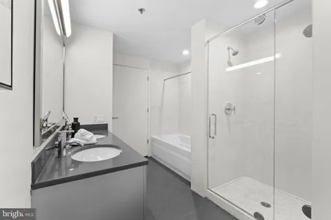 $625,000 | 2101 Market Street, Unit 706, Philadelphia, PA 19103