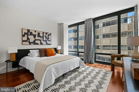 $625,000 | 2101 Market Street, Unit 706, Philadelphia, PA 19103